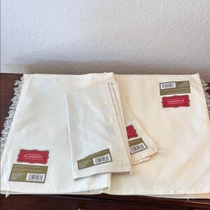 Target 2003 Ivory Beaded Silk Blend Placemat and Napkin set